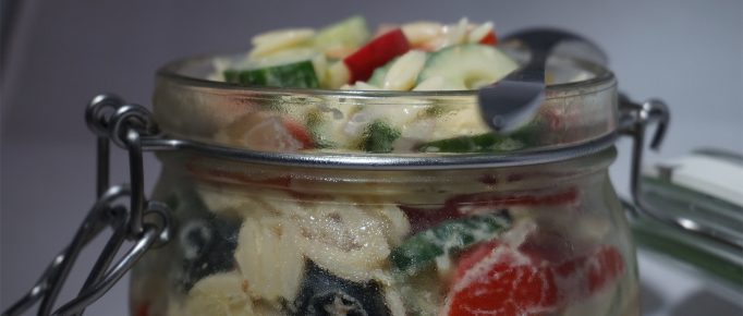 Salad in bowl (of pasta salade met orzo) Salad in bowl (of pasta salade met orzo)